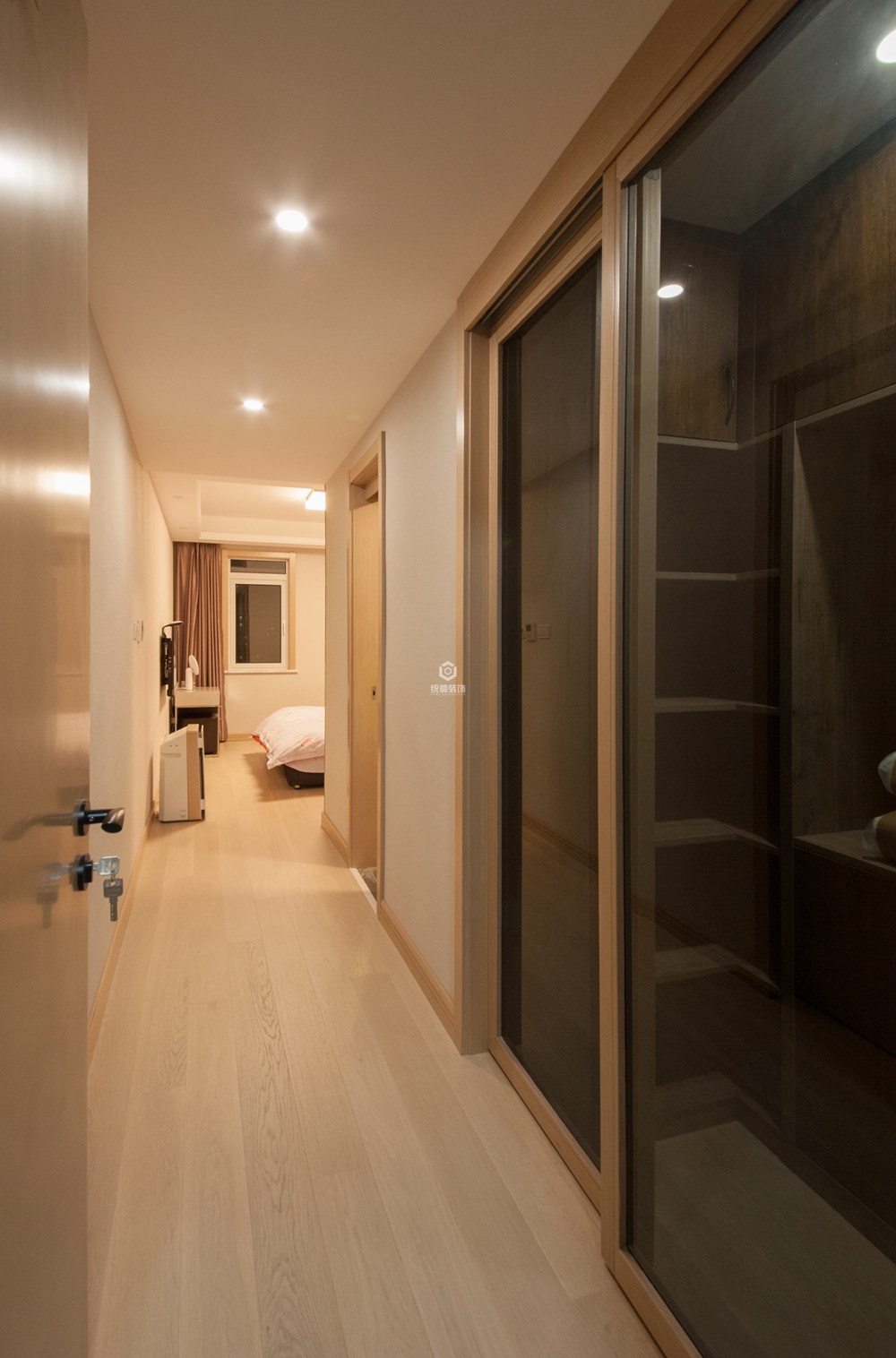杨浦区硕和苑160平方现代简约风格三室两厅走廊装修效果图