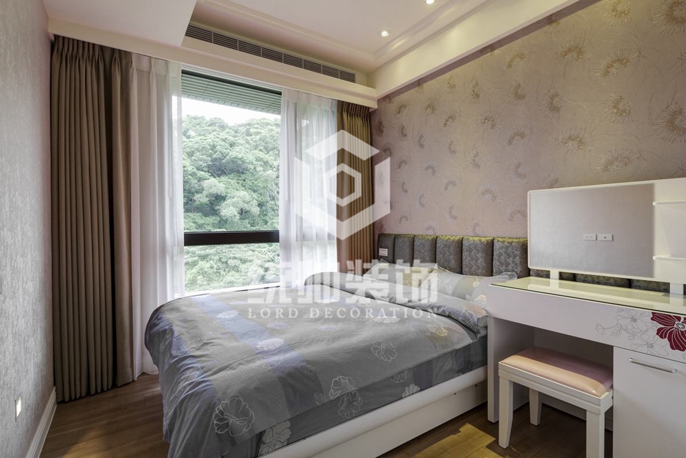 青浦区东方花园三期170平方新古典风格复式卧室装修效果图