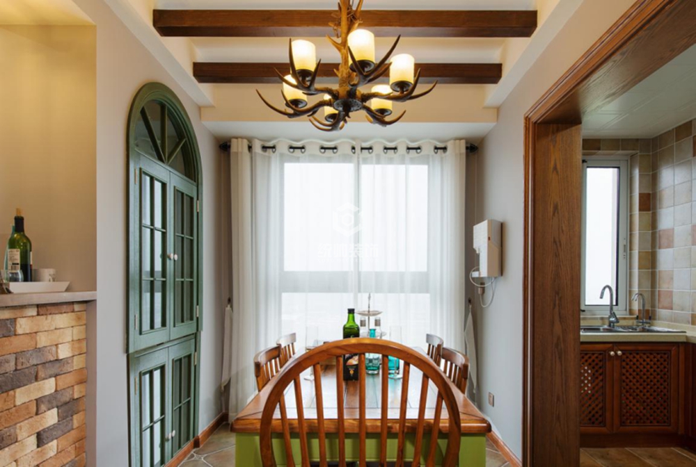 松江区荣盛名邸266平方美式风格五室二厅餐厅装修效果图