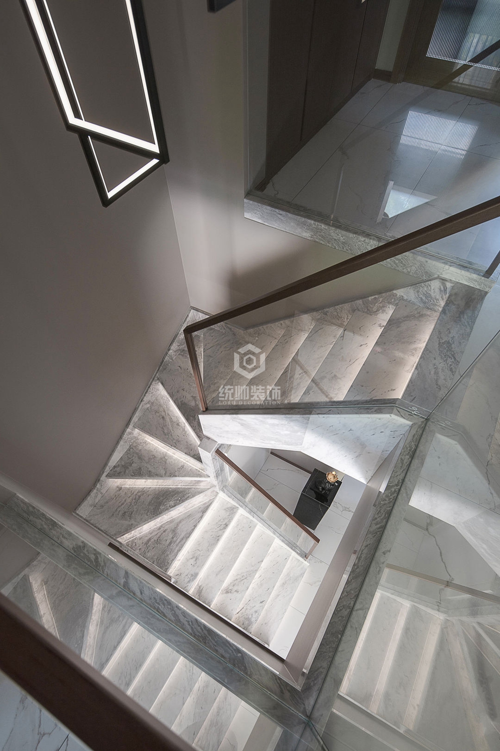 嘉定区澳丽印象家园 130平现代简约楼梯间装修效果图
