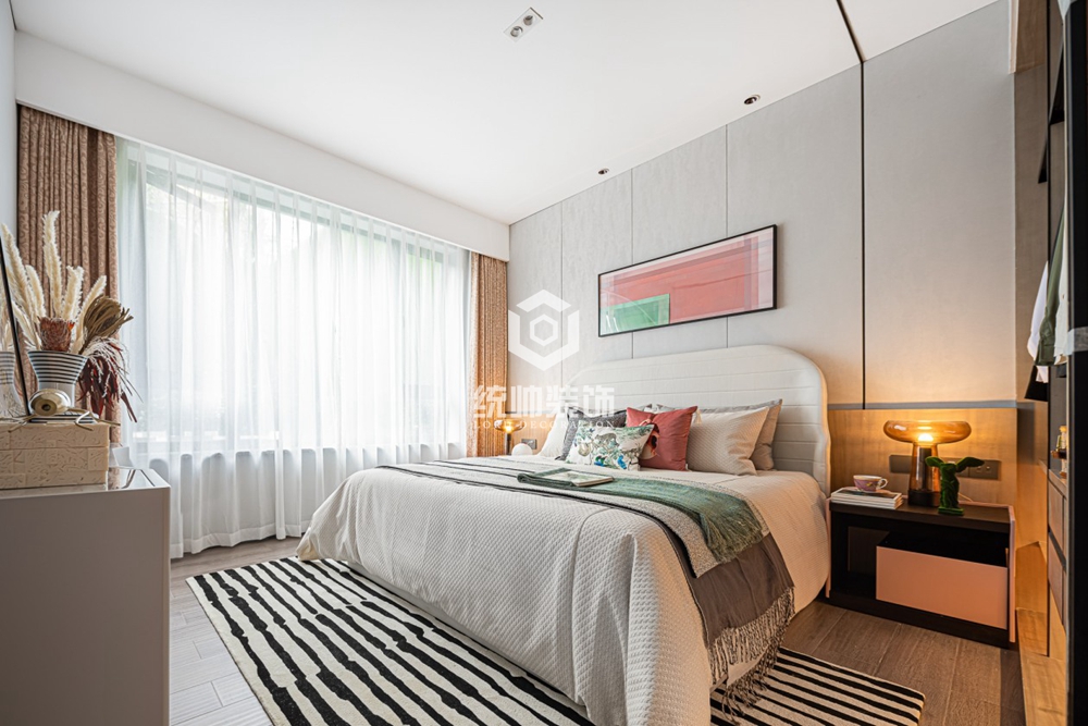 浦東新區綠地天呈160平現代簡約臥室裝修效果圖