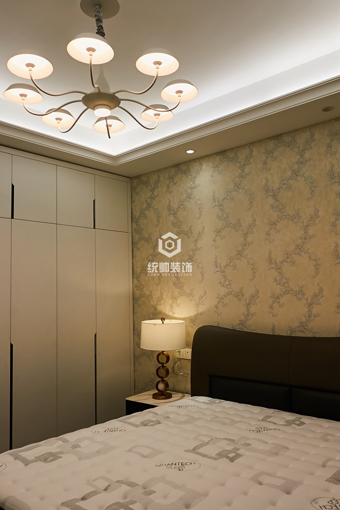 嘉定区嘉定复式300平方现代简约风格复式卧室装修效果图
