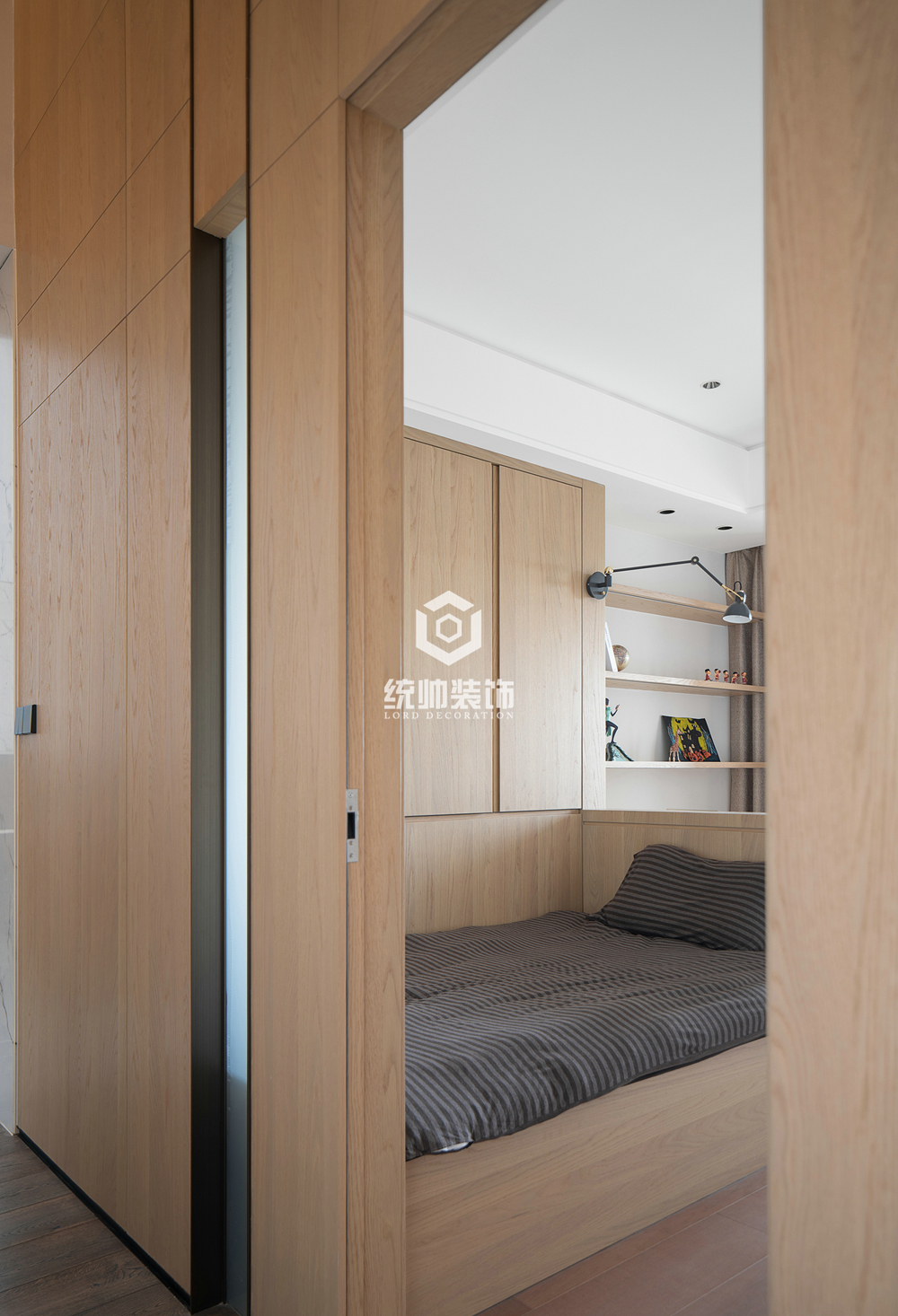 闵行区金榜新苑160平方现代简约风格复式卧室装修效果图