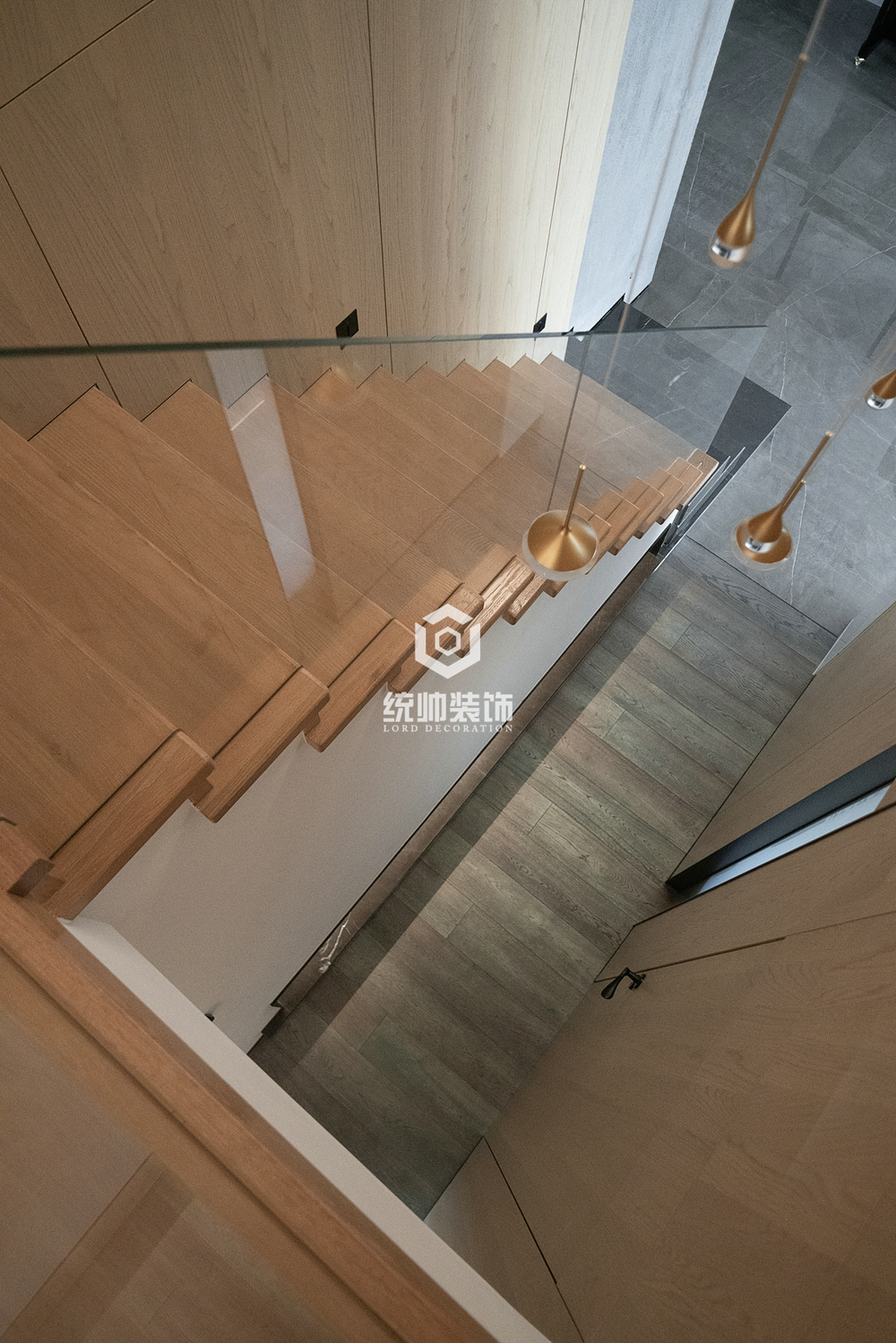 闵行区金榜新苑160平方现代简约风格复式楼梯间装修效果图