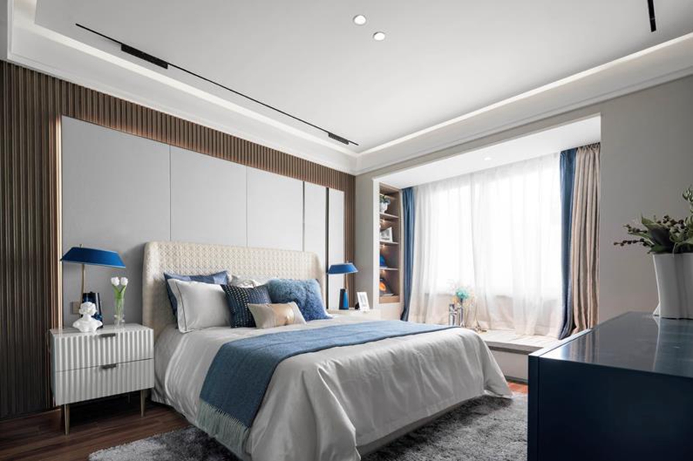 浦东新区华侨城130平方现代简约风格三室两厅卧室装修效果图