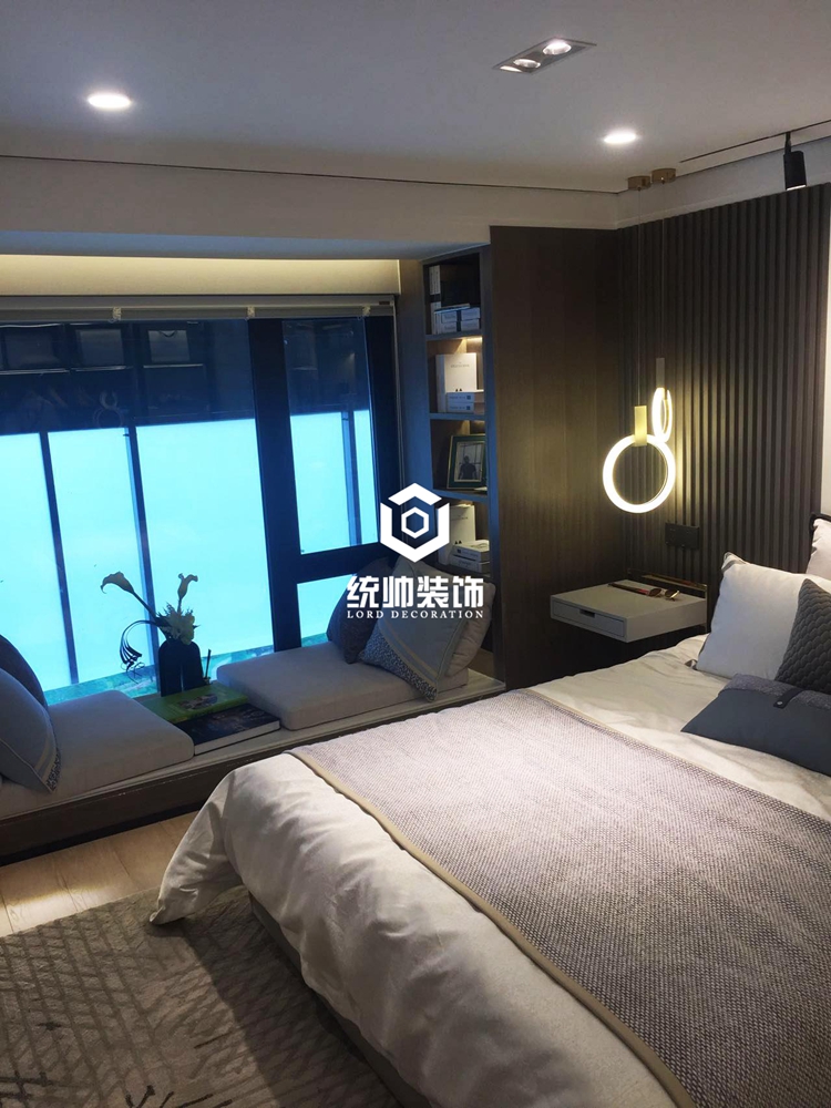 浦东新区loft现代40平方现代简约风格loft卧室装修效果图
