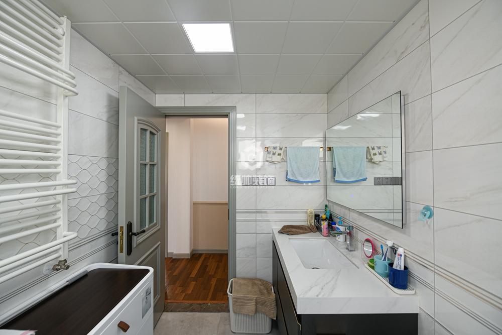 长宁区金鹿公寓140平方美式风格4房卫生间装修效果图