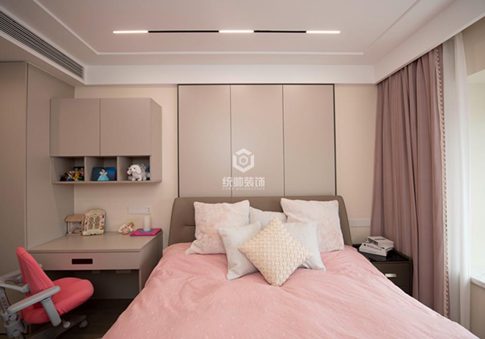 宝山区和欣国际140平现代简约卧室装修效果图